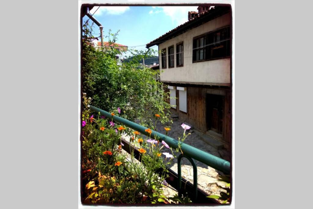 Authentic Guest Stay In The Heart Of Veliko Tarnovo Студио С Изглед Към Царевец Eksteriør bilde