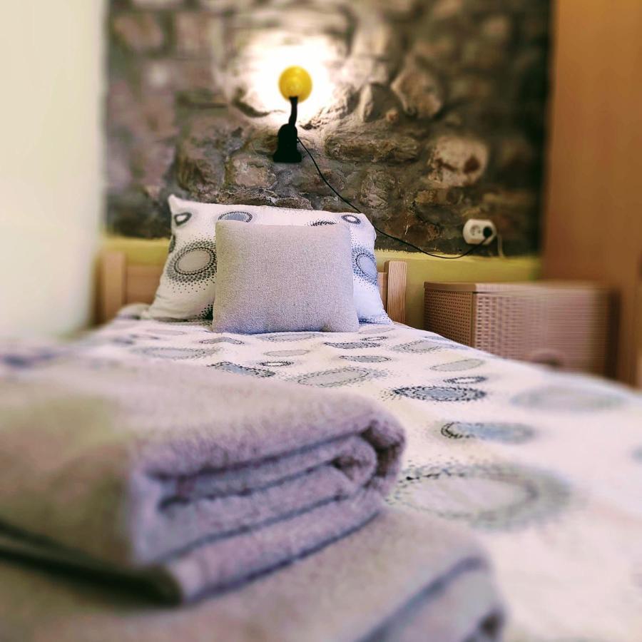 Authentic Guest Stay In The Heart Of Veliko Tarnovo Студио С Изглед Към Царевец Eksteriør bilde